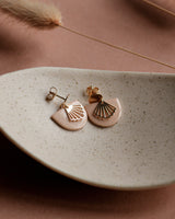 Ohrstecker 'Halbkreis Fächer' aus Porzellan