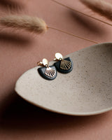 Ohrstecker 'Halbkreis Fächer' aus Porzellan