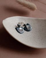 Ohrstecker 'Halbkreis Fächer' aus Porzellan