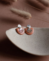 Ohrstecker 'Halbkreis Fächer' aus Porzellan