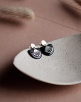 Ohrstecker 'Halbkreis Fächer' aus Porzellan