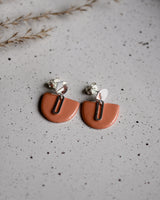 Ohrstecker 'Halbkreis Oval' aus Porzellan