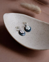 Ohrstecker 'Mondplättchen' aus Porzellan