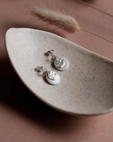 Ohrstecker 'Mondplättchen' aus Porzellan