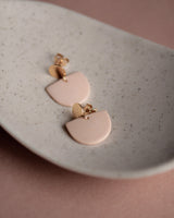 Ohrstecker 'Porzellanplätchen Halbkreis'