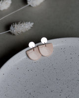 Ohrstecker 'Porzellanplätchen Halbkreis'