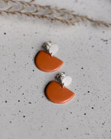 Ohrstecker 'Porzellanplätchen Halbkreis'