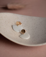 Ohrstecker 'Porzellanplätchen Halbkreis'