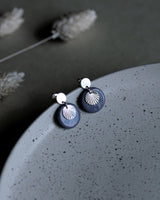 Ohrstecker 'Sonnenplättchen' aus Porzellan