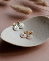 Ohrstecker 'Sonnenplättchen' aus Porzellan