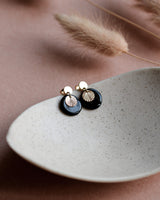 Ohrstecker 'Sonnenplättchen' aus Porzellan