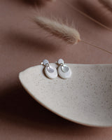 Ohrstecker 'Sonnenplättchen' aus Porzellan