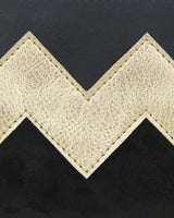 Vegane Zick-Zack-Clutch 'Zilia' - Schwarz/Gold