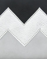 Vegane Zick-Zack-Clutch 'Zilia' - Grau/Silber/Schwarz