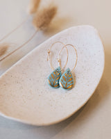 Creolen mit Porzellan-Anhänger 'Tropfen Blume'