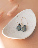 Creolen mit Porzellan-Anhänger 'Tropfen Geo'