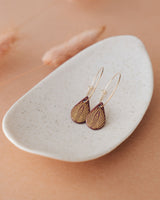 Creolen mit Porzellan-Anhänger 'Tropfen Pfau'