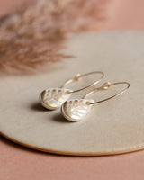 Creolen mit Porzellan-Anhänger 'Tropfen Blume'