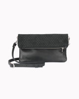 Leder-Foldover-Clutch 'Finja' - Schwarz/Prägung