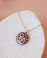 Halskette mit Porzellan-Anhänger 'Blumenstern'