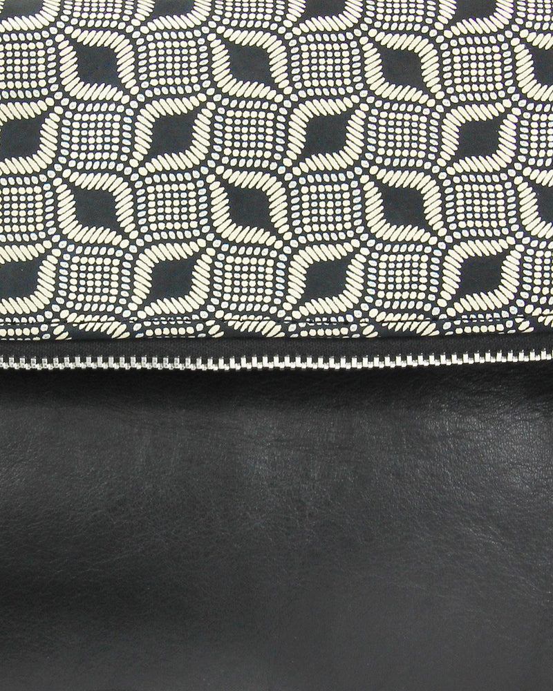 Leder-Foldover-Clutch 'Finja' - Schwarz/Weiß
