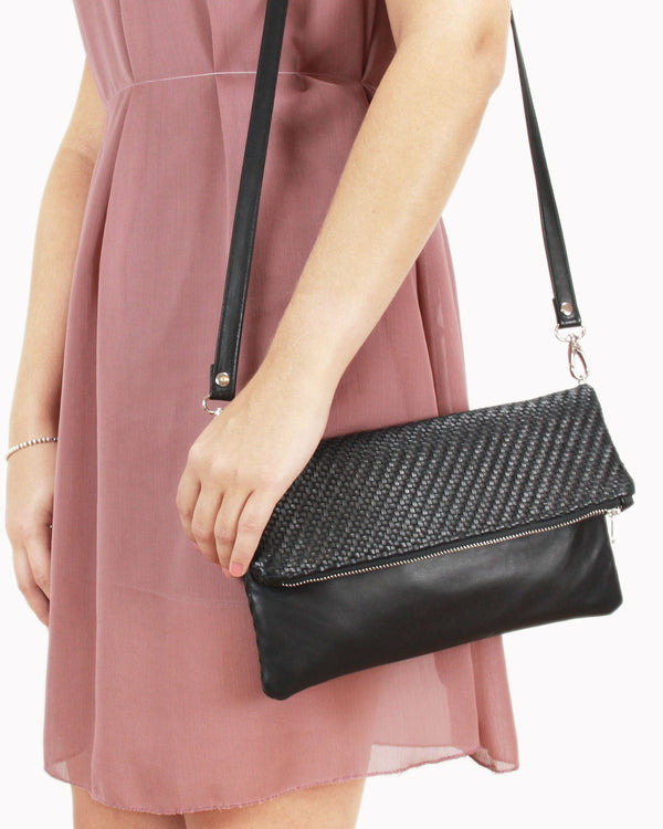 Leder-Foldover-Clutch 'Finja' - Schwarz/geflochten