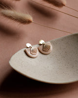 Ohrstecker 'Halbkreis Fächer' aus Porzellan