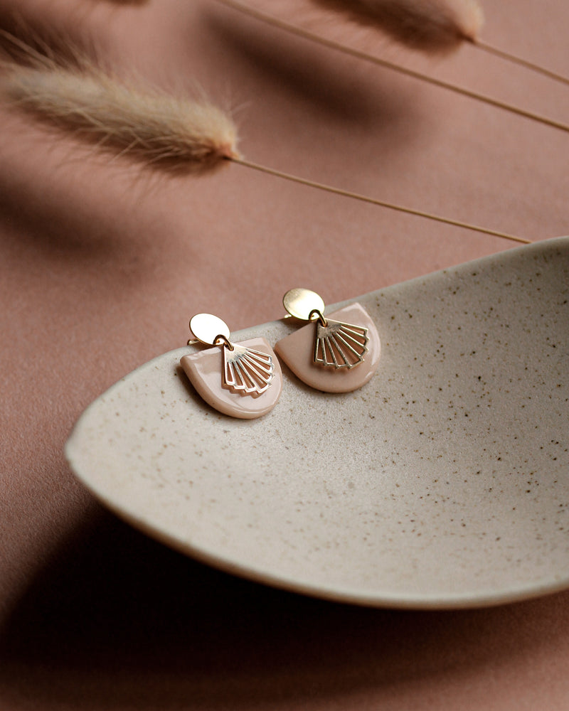 Ohrstecker 'Halbkreis Fächer' aus Porzellan