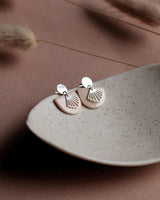 Ohrstecker 'Halbkreis Fächer' aus Porzellan