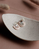 Ohrstecker 'Halbkreis Fächer' aus Porzellan