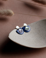 Ohrstecker 'Halbkreis Fächer' aus Porzellan