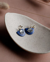 Ohrstecker 'Halbkreis Fächer' aus Porzellan