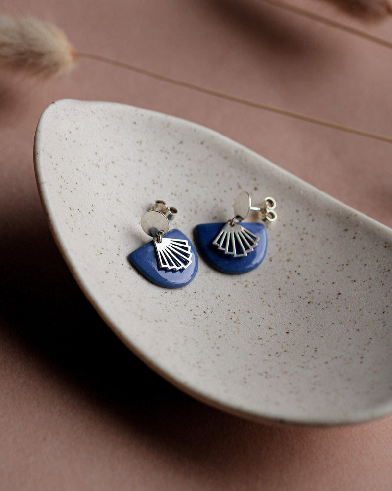 Ohrstecker 'Halbkreis Fächer' aus Porzellan