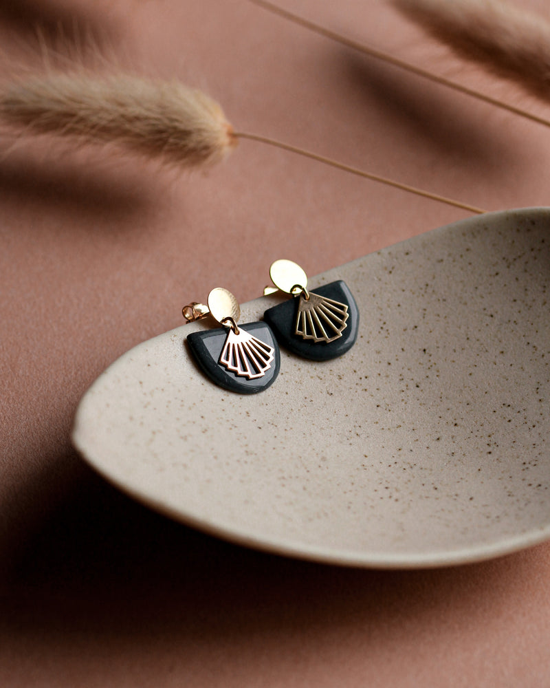 Ohrstecker 'Halbkreis Fächer' aus Porzellan