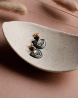 Ohrstecker 'Halbkreis Fächer' aus Porzellan