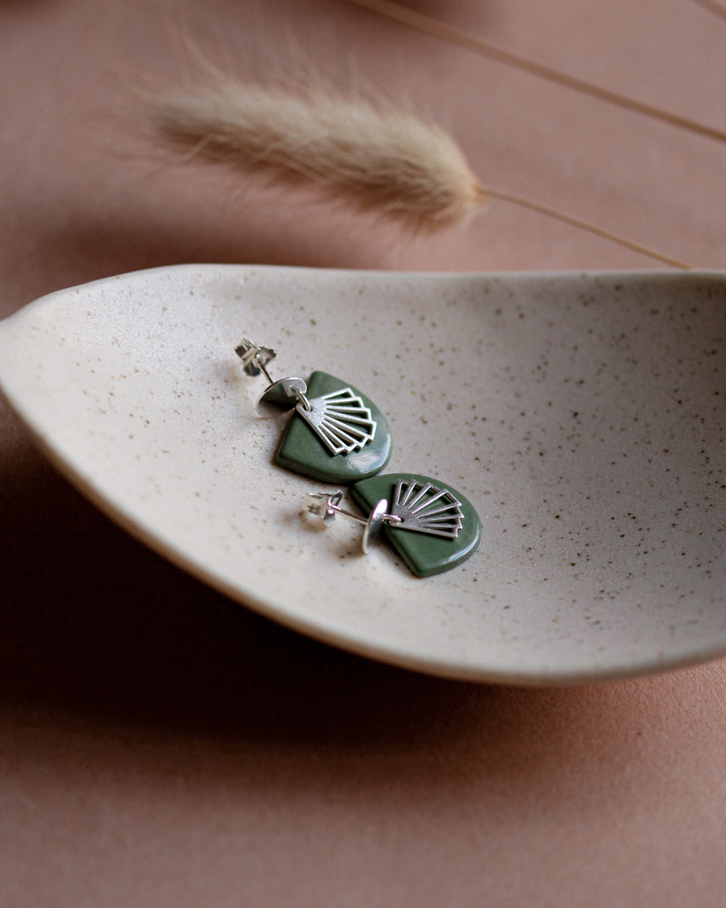 Ohrstecker 'Halbkreis Fächer' aus Porzellan