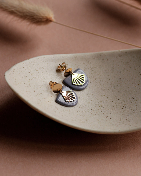 Ohrstecker 'Halbkreis Fächer' aus Porzellan