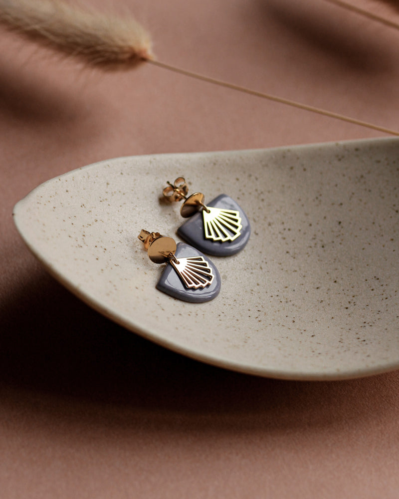 Ohrstecker 'Halbkreis Fächer' aus Porzellan