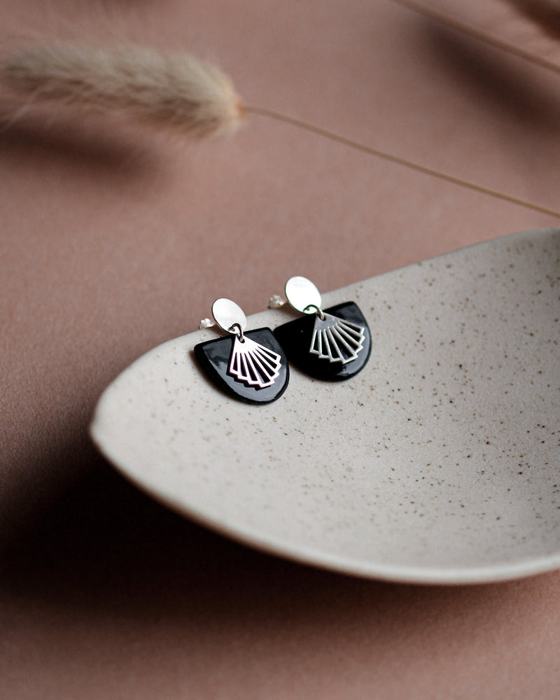 Ohrstecker 'Halbkreis Fächer' aus Porzellan