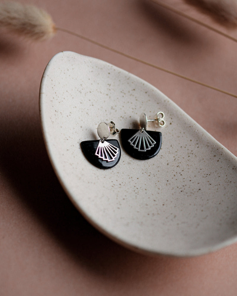 Ohrstecker 'Halbkreis Fächer' aus Porzellan