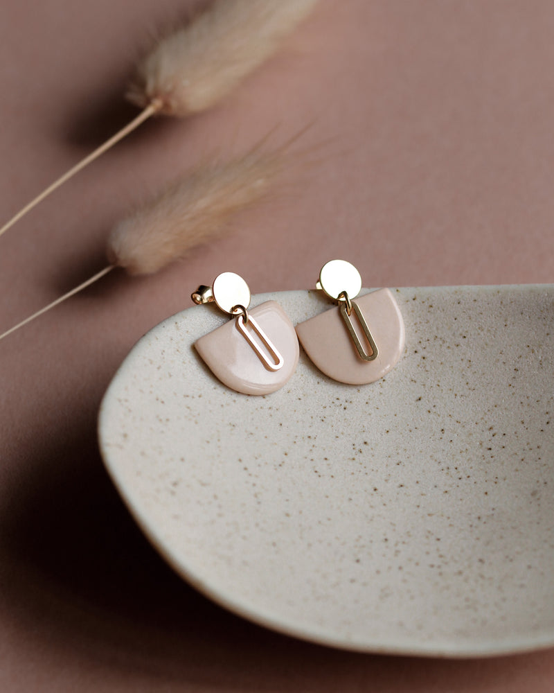 Ohrstecker 'Halbkreis Oval' aus Porzellan