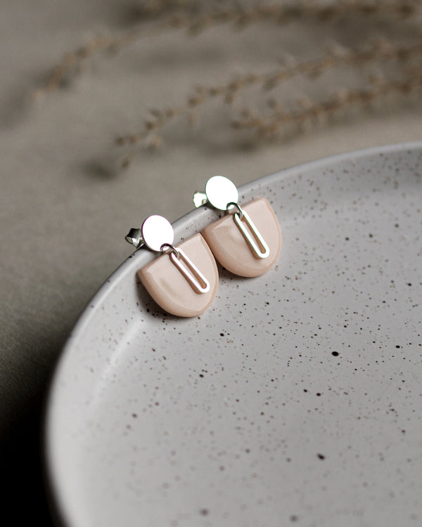 Ohrstecker 'Halbkreis Oval' aus Porzellan