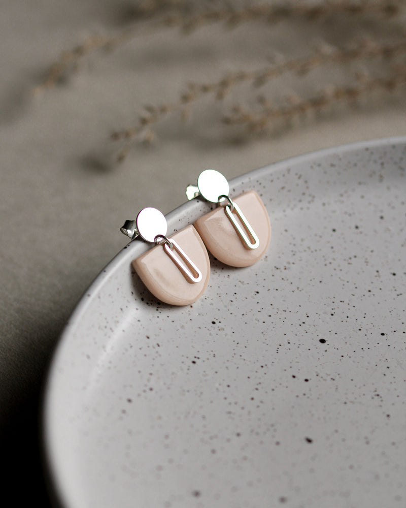 Ohrstecker 'Halbkreis Oval' aus Porzellan