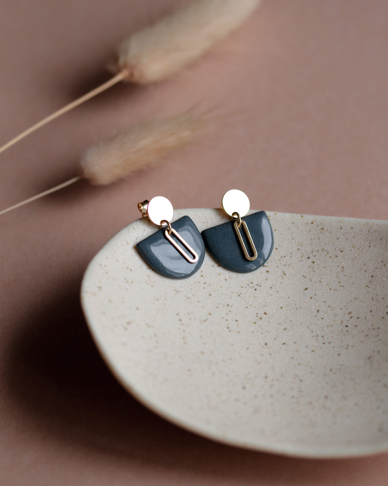 Ohrstecker 'Halbkreis Oval' aus Porzellan