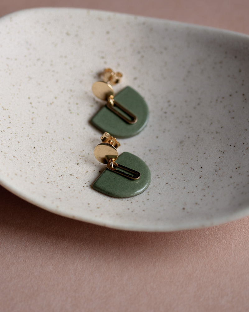 Ohrstecker 'Halbkreis Oval' aus Porzellan