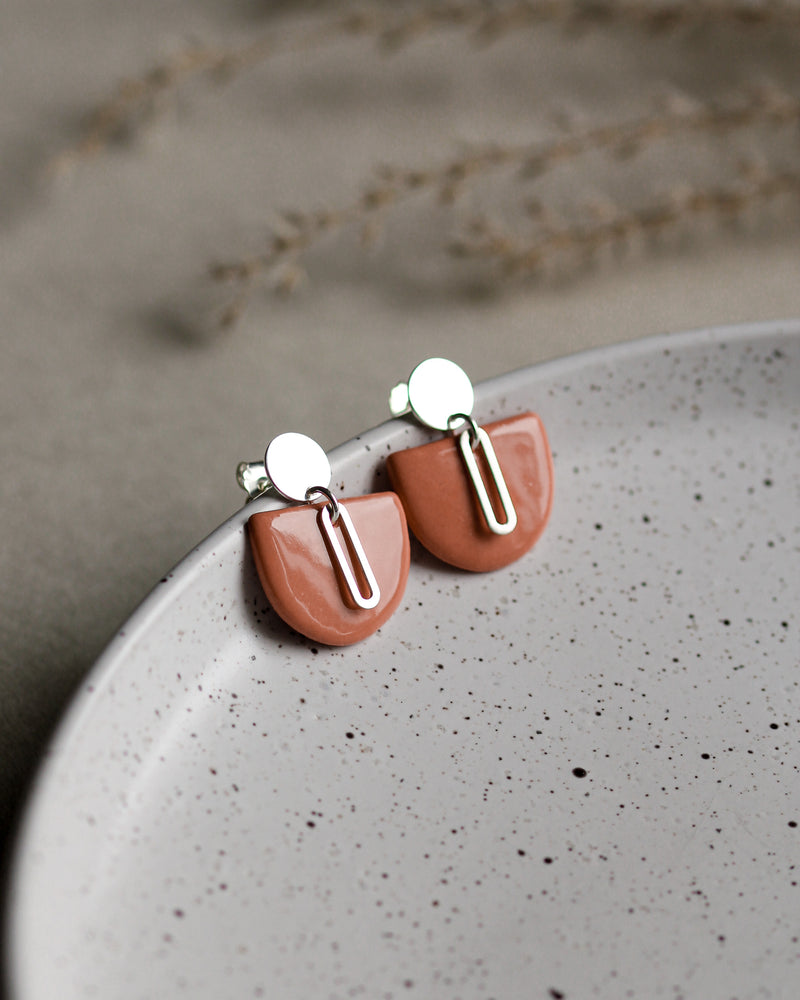 Ohrstecker 'Halbkreis Oval' aus Porzellan