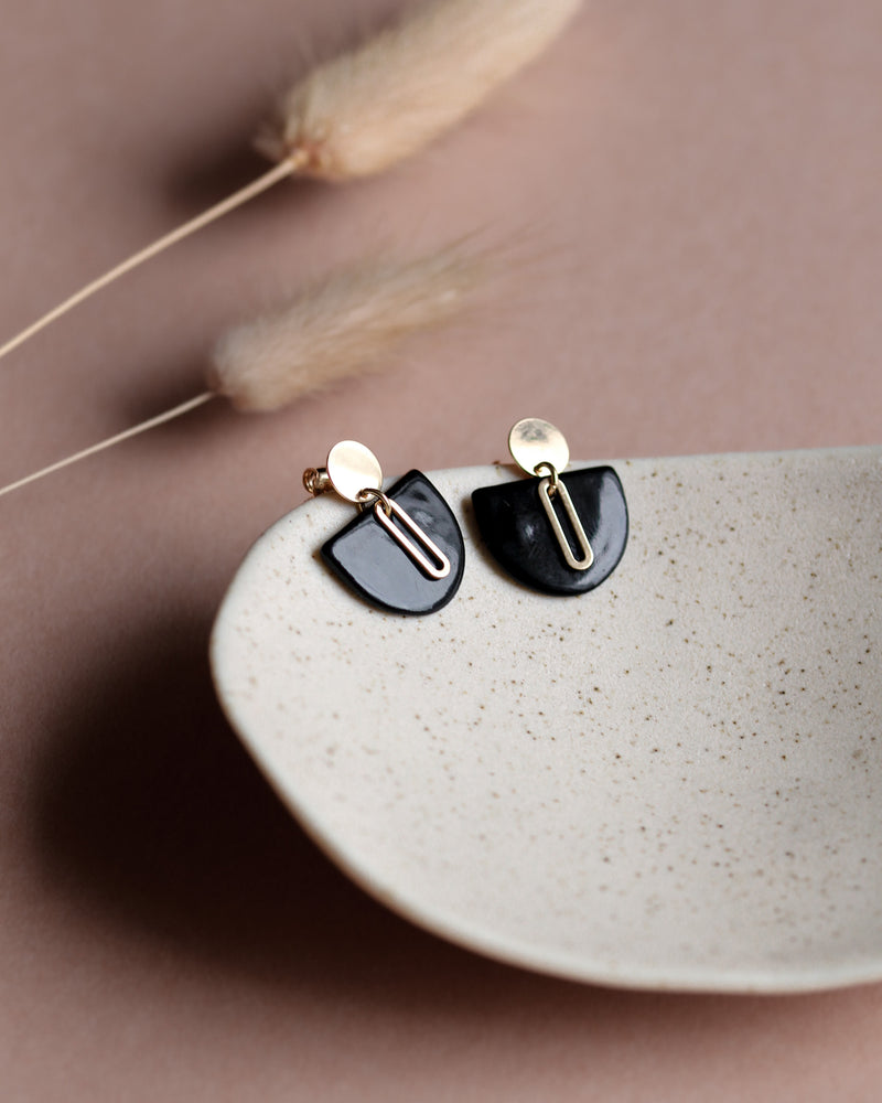 Ohrstecker 'Halbkreis Oval' aus Porzellan