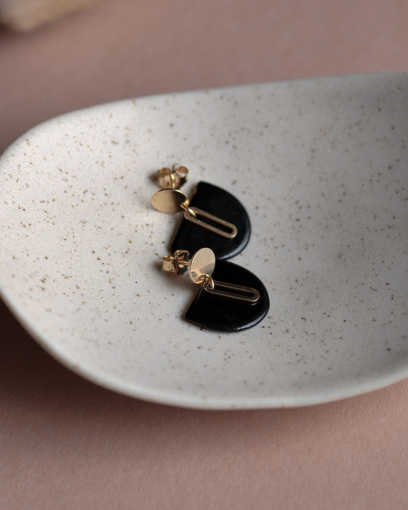 Ohrstecker 'Halbkreis Oval' aus Porzellan