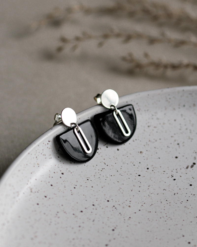 Ohrstecker 'Halbkreis Oval' aus Porzellan