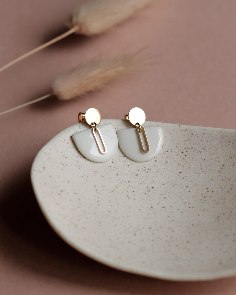 Ohrstecker 'Halbkreis Oval' aus Porzellan